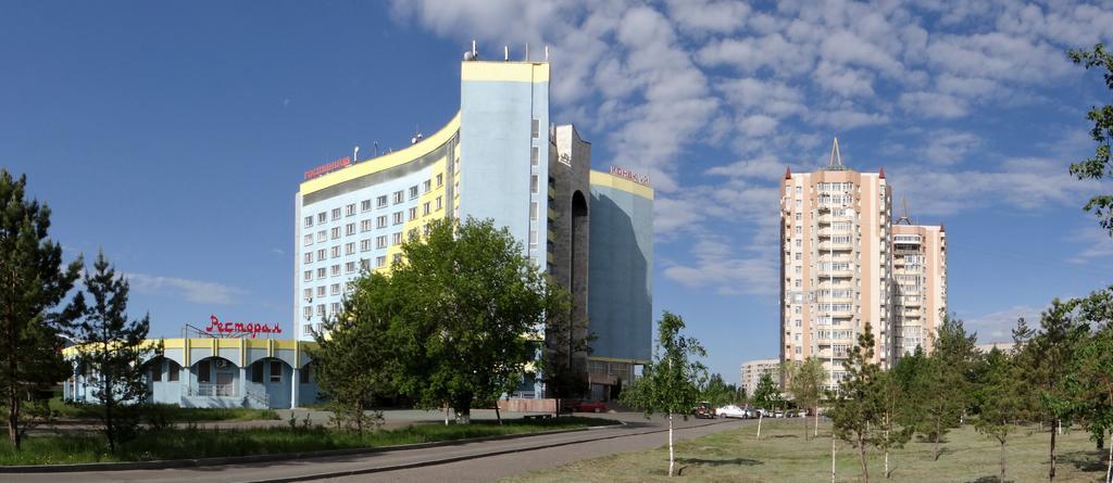 Sary Arka Hotell Pavlodar Exteriör bild