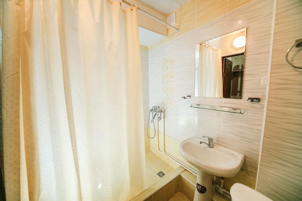 Sary Arka Hotell Pavlodar Exteriör bild