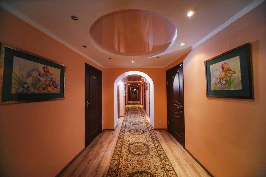 Sary Arka Hotell Pavlodar Exteriör bild